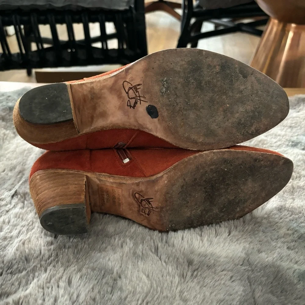 JOHN FLUEVOG Milla Ankle Boot Rust Size 8 Suede Bootie